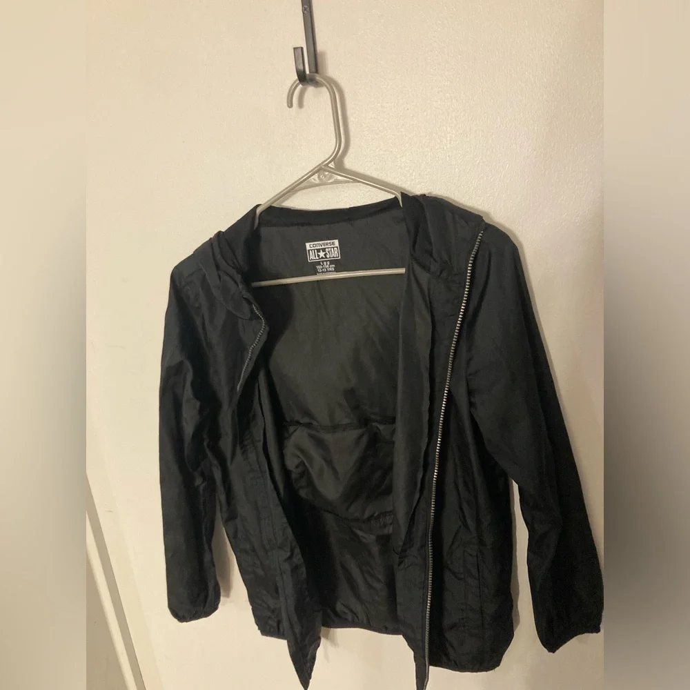 Converse hooded zip up jacket in size large. Excellent Condition. Black in color